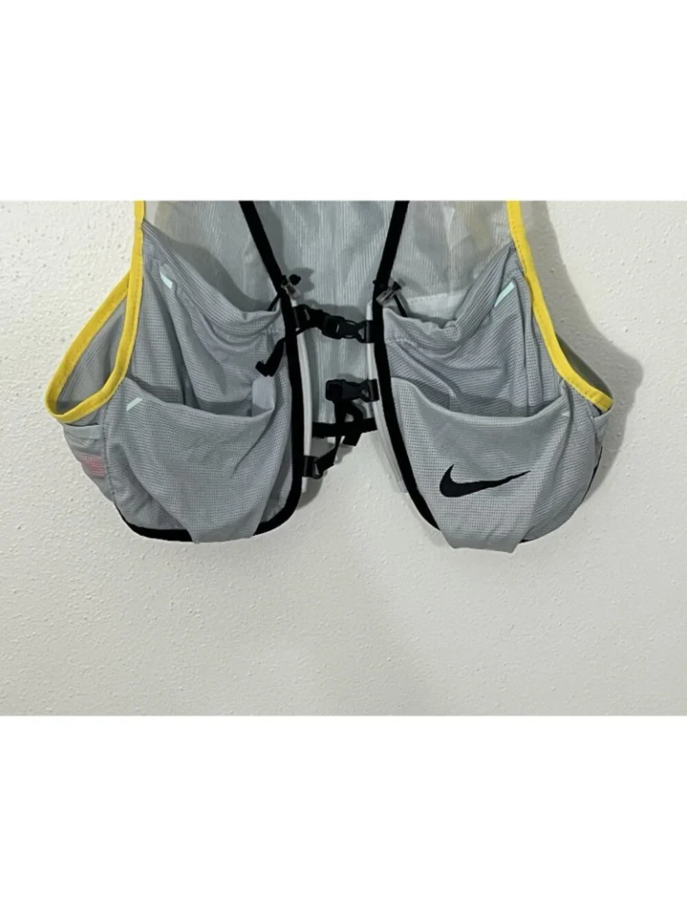 Nike Trail Running Vest Womens White With Yellow Trim